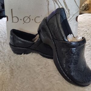 b.o.c. Women's Black Embossed Mules